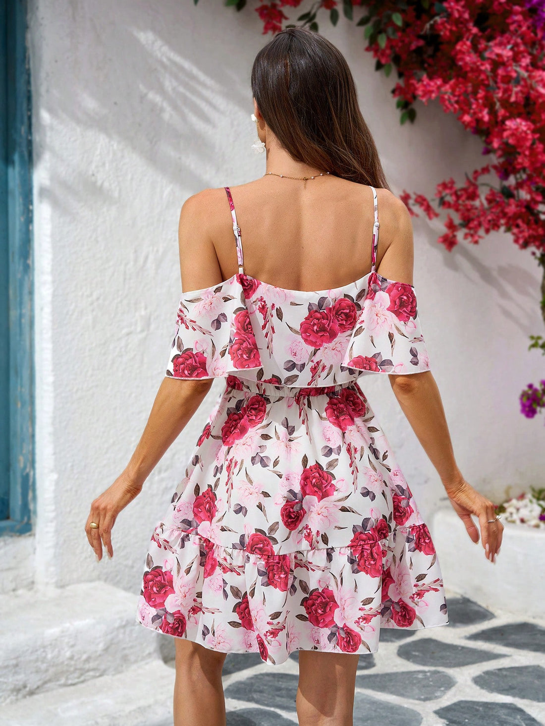 Get ready to turn heads with our Fashionable Summer Spaghetti Strap Dress for Women! Perfect for graduation and church events, this dress features a pretty pink floral design that will make you stand out from the crowd. Stay stylish and comfortable all summer long with this must-have dress.