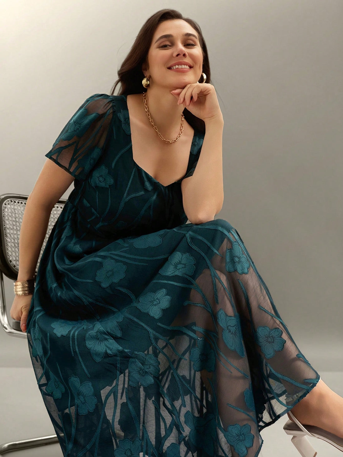 Step into vacation mode with this Elegant Plus Size Jacquard Dress in a charming green hue. Its textured jacquard fabric adds a touch of sophistication, while the flattering cut ensures comfort and confidence all day long. Perfect for sunny strolls or sunset dinners, this dress brings playful elegance to your getaway wardrobe.