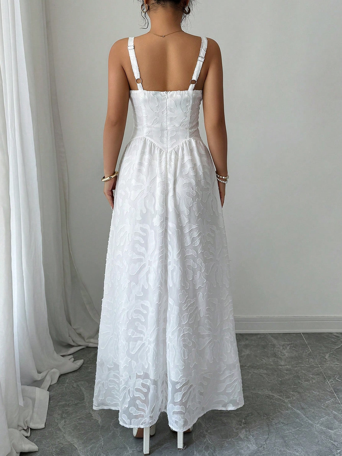 Turn heads on your beach getaway with this playful Sweetheart Neck Strap Long Dress. Featuring a flattering sweetheart neckline and charming metal button details, it’s designed for effortless style and comfort. Lightweight and flowy, it moves with you under the sun, making it an ideal pick for carefree days by the shore or casual seaside strolls. Embrace the vacation vibe with a dress that’s as fun as your holiday plans.