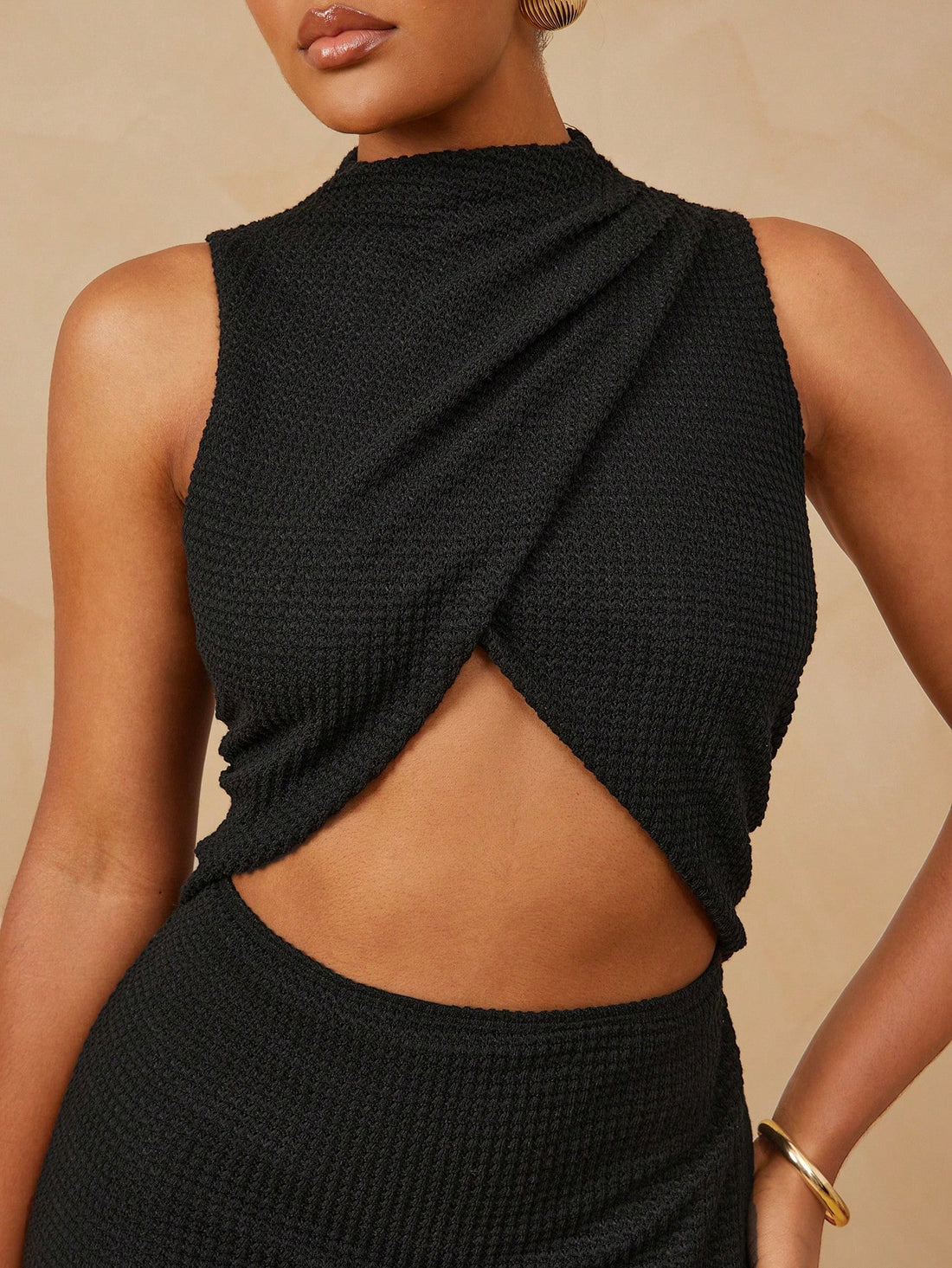 Step into vacation mode with this chic plus size sleeveless dress! Its solid color keeps things simple and stylish, while the hollow ruffled hem adds a flirty, breezy touch. Perfect for sunny strolls or beachside sips, this dress blends comfort and charm effortlessly. Embrace easy, playful vibes wherever you go!