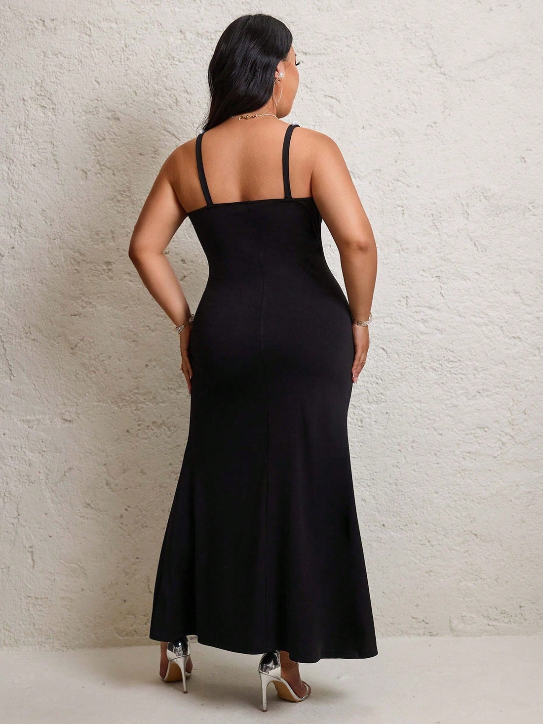 Step into charm and comfort with this Plus Size Elegant 3D Floral Color Block Camisole Dress. Its playful floral 3D details add a touch of whimsy, while the color block design keeps things fresh and fun. Perfect for effortless style, this dress flatters your curves and brightens your day with every wear.