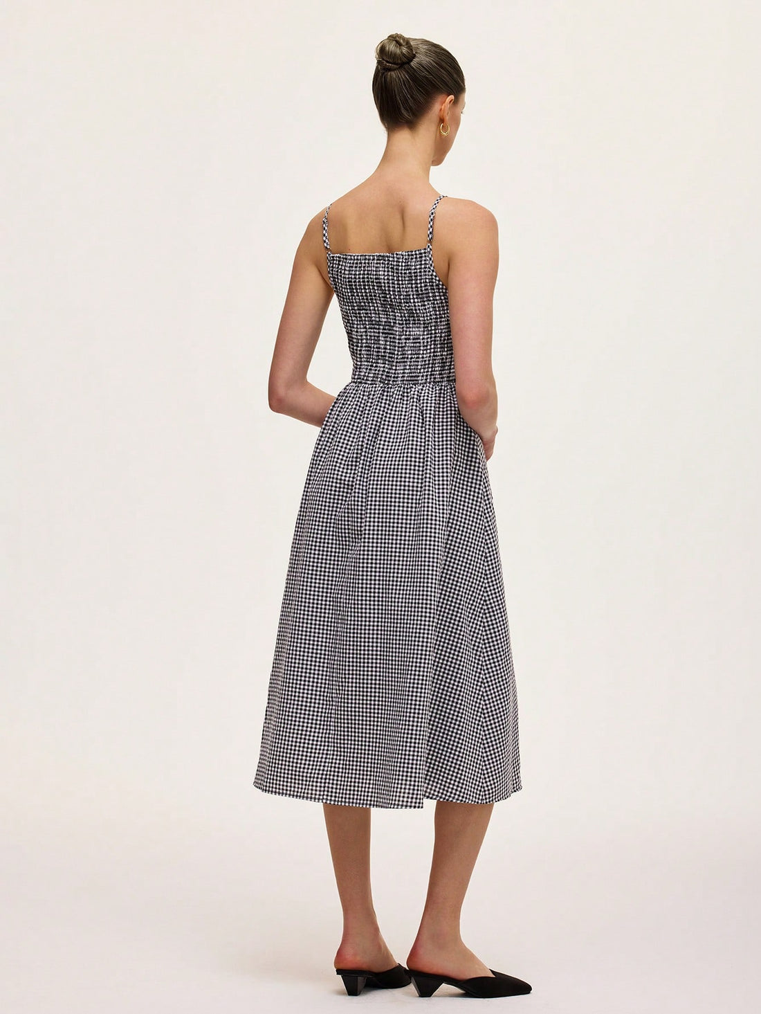 This playful green gingham peplum slip dress brings a fresh twist to casual style. Its elastic chest ensures a comfy, flattering fit, while the peplum detail adds a flirty flair. Perfect for sunny days or laid-back outings, this dress combines comfort and charm effortlessly.