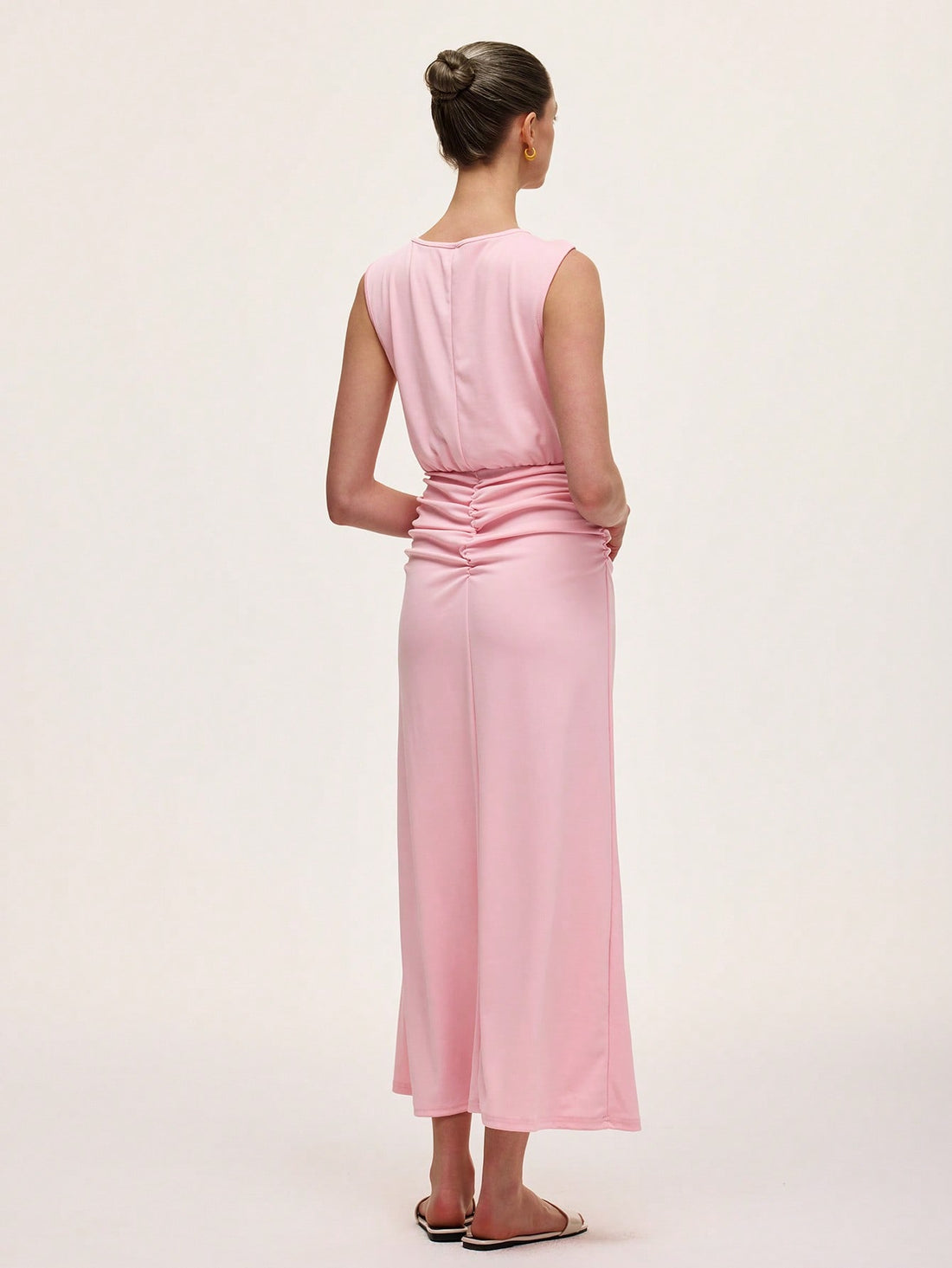 This light pink sleeveless dress features a flattering ruched waist that hugs your curves just right. The stylish round neck adds a chic touch, making it perfect for sunny days or casual outings. Easy to wear and effortlessly cute, it’s your new go-to for playful, feminine style.