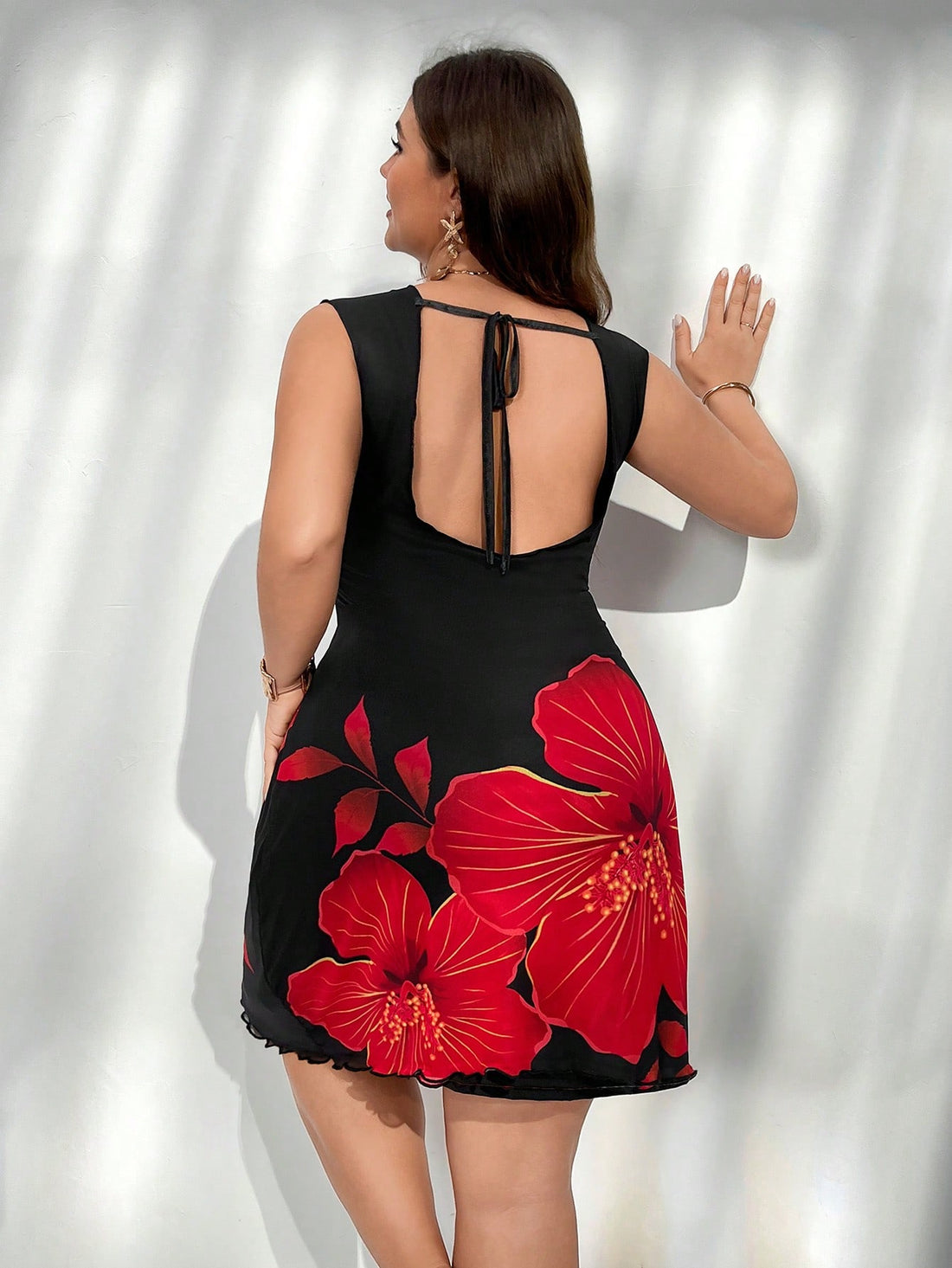 Turn heads in this playful plus size mini dress featuring a vibrant floral print and flirty backless design. The dramatic flare sleeves add a touch of fun, perfect for vacay vibes or lively parties. Comfortable and charming, it’s your go-to for effortless elegance with a twist.