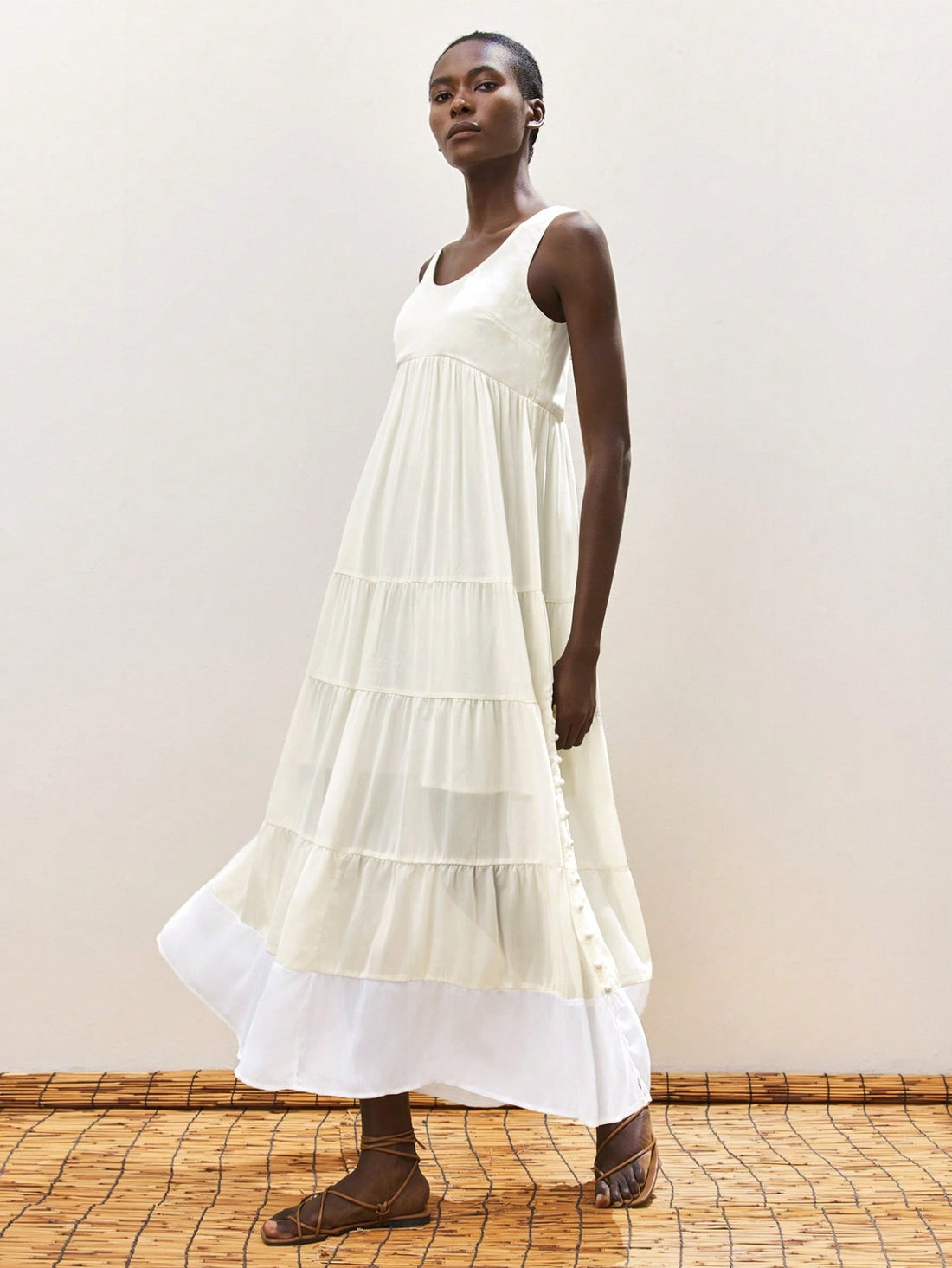 This playful apricot and white color block dress is your go-to for sunny beach days and casual summer fun. Featuring a flattering U-neck and breezy sleeveless A-line silhouette, it keeps you cool while turning heads. Effortlessly stylish and comfy, it’s perfect for warm-weather adventures or laid-back hangouts by the shore.