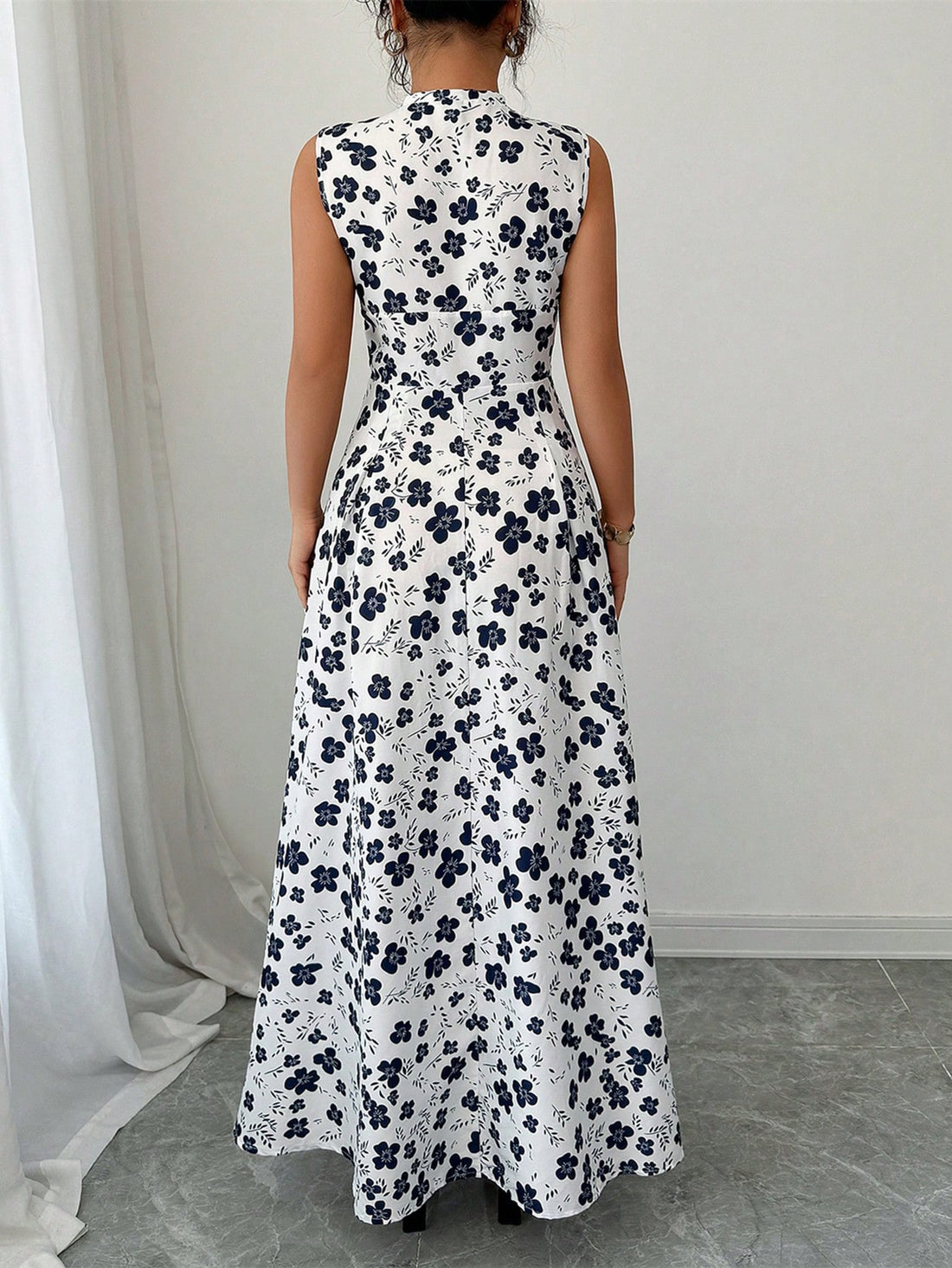 Step into sunshine with this playful white sleeveless dress, adorned with a delicate floral print that’s perfect for spring and summer fun. The front zipper adds a trendy twist, making it easy to slip on and off while keeping your look effortlessly chic. Whether you’re out for a casual stroll or a lively brunch, this dress brings fresh, breezy vibes to your warm-weather wardrobe.