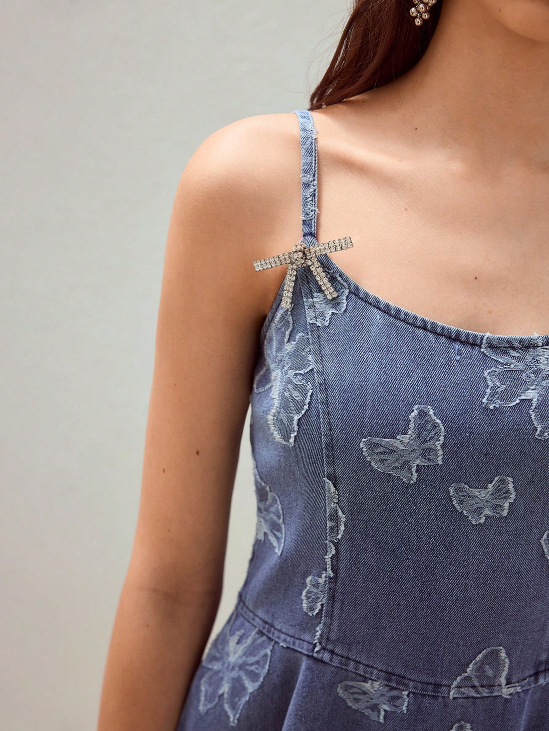 This delightful denim dress features whimsical butterfly appliqués and a sweet bow detail, adding a playful touch to your wardrobe. Perfect for sunny days and casual outings, it combines comfort with a fun, stylish flair that’s sure to brighten any occasion.