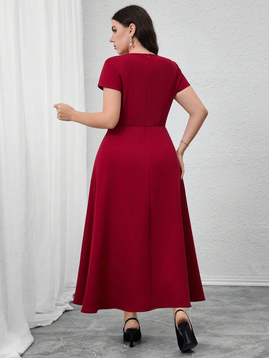 Step out in style with this Elegant Plus Size Short Sleeve Dress, featuring a charming bow detail that adds a flirty twist to your look. Its solid color design keeps things classic, while the flattering cut ensures comfort and confidence all day long. Perfect for brunches, parties, or just because you deserve to feel fabulous!