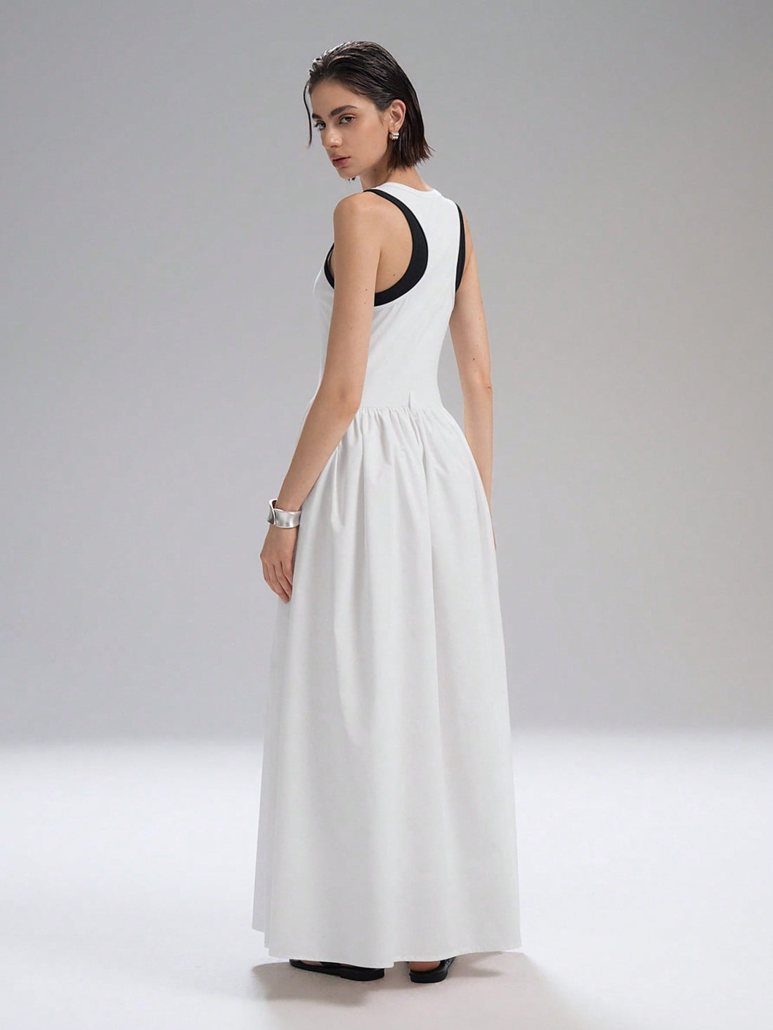 Step into summer with this chic long dress designed for effortless style and comfort. Featuring a playful colorblock trim and a breezy sleeveless cut, it’s perfect for casual outings or sunny days out. Lightweight and flattering, this dress keeps you cool while turning heads wherever you go. Embrace the season with a splash of color and a carefree vibe!