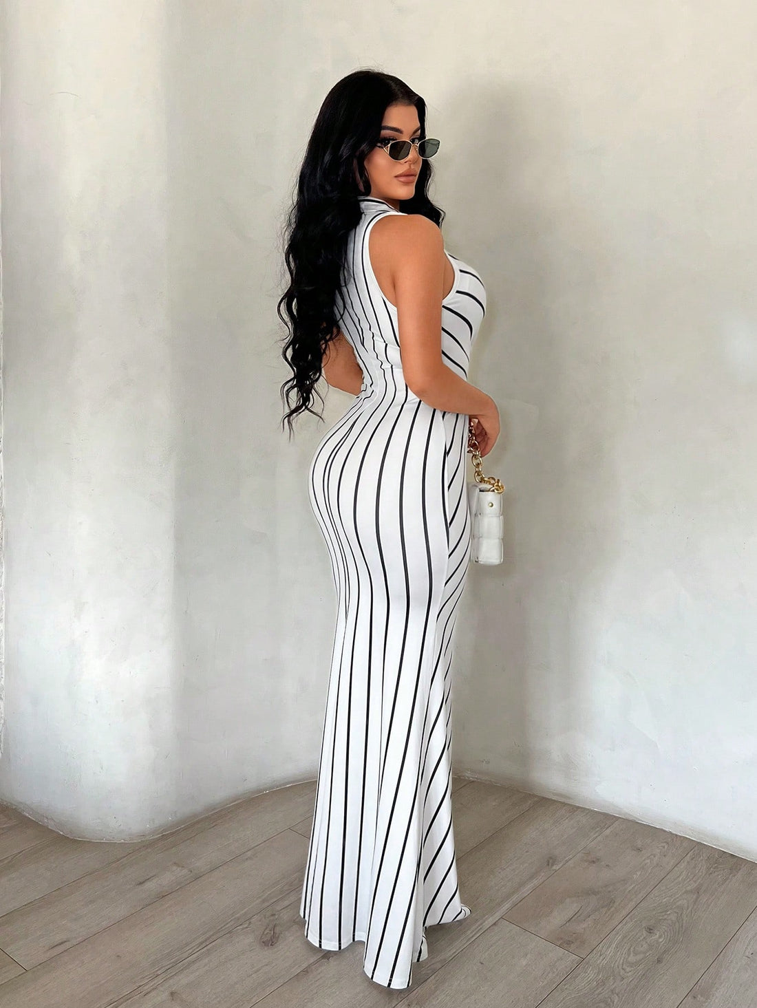 Stripes never go out of style—especially when they're paired with a flattering waisted silhouette that works as hard as you do. This sleeveless dress strikes the perfect balance between polished and relaxed, making it your new go-to for summer office days and weekend brunches alike. The defined waistline creates a gorgeous shape while the breathable fabric keeps you cool when the temperature rises. Dress it up with heels and a blazer, or keep it casual with sneakers and a denim jacket. Versatility has never