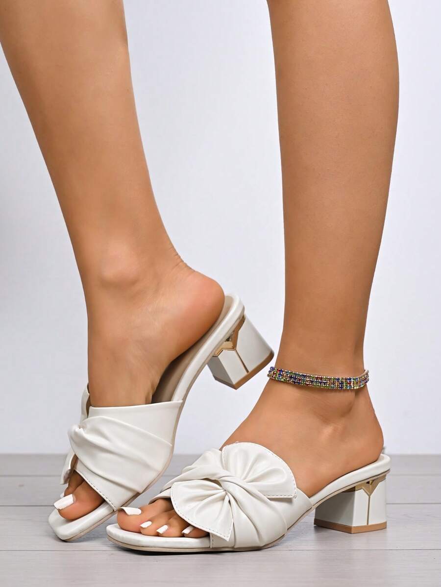 Step into summer with these chic women's open toe square buckle sandals, designed to add a playful twist to your sunny-day wardrobe. Perfect for beach strolls or city adventures, their unique square buckle and open-toe design keep your feet cool and stylish. Whether you're on vacation or out for brunch, these sandals bring effortless charm and comfort to every step.