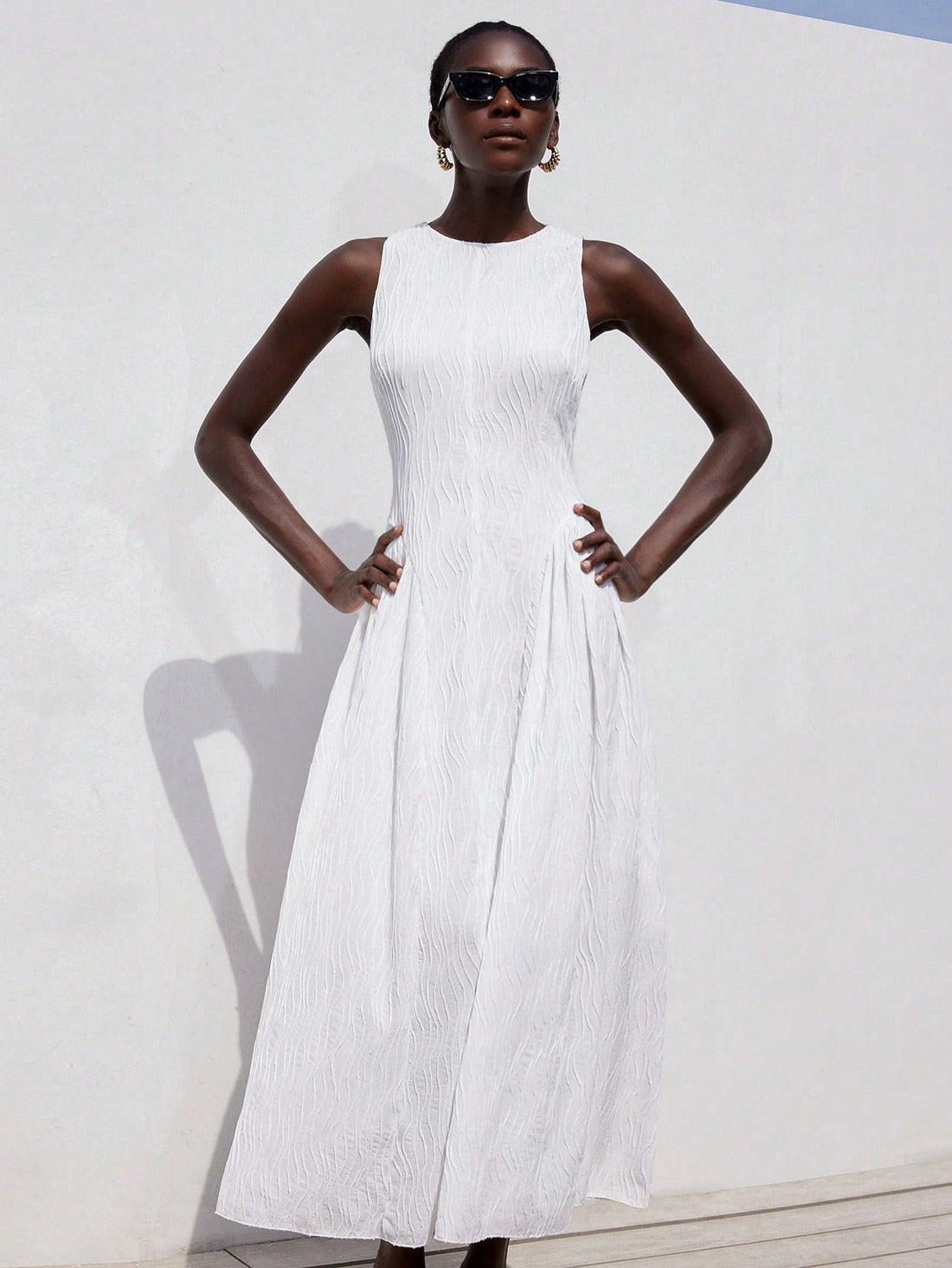 Step into wedding elegance with this playful yet minimalist sleeveless dress. Featuring a chic split crotch design and a delicate white wave pattern, it blends comfort with a touch of luxury. Perfect for making a stylish statement while dancing the night away!