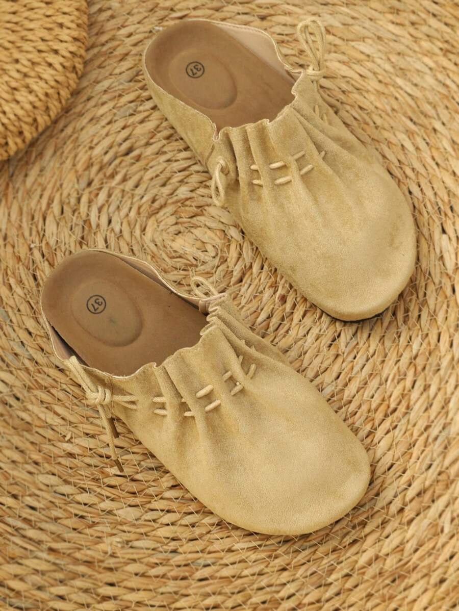 Step into cozy charm with these Autumn Classic Lace-Up Round Toe Flats. Designed for effortless casual elegance, they offer all-day comfort with a timeless round toe and easy lace-up fit. Perfect for wandering pumpkin patches or sipping cider on crisp days, these flats add a playful yet chic touch to your fall wardrobe.