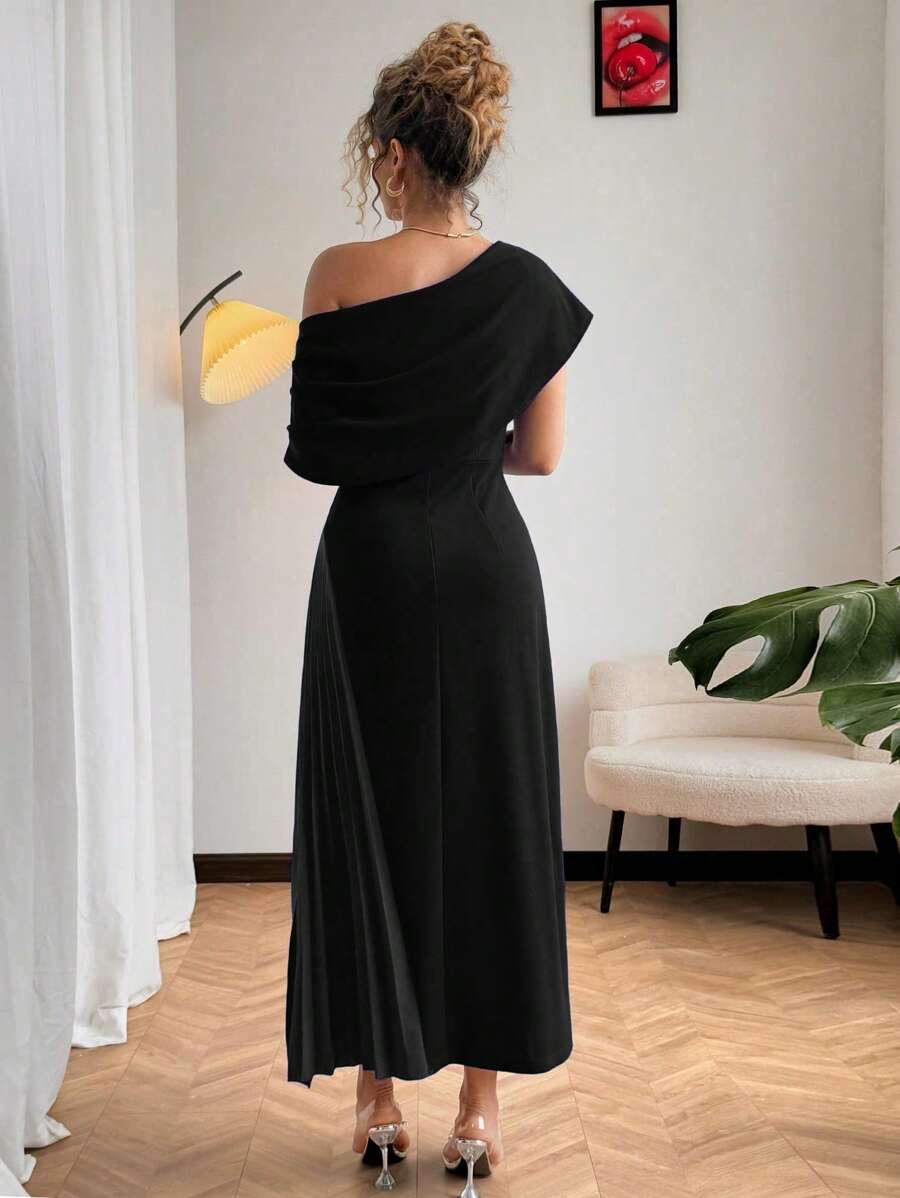 Step out in style with this Elegant Plus Size Women's Dress featuring a playful asymmetrical collar and flirty short sleeves. The pleated fabric adds movement and charm, while the long slit creates a breezy, confident vibe. Perfect for any occasion where you want to feel both comfortable and fabulous.