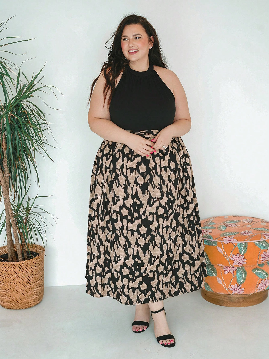 Embrace your curves with this chic French print wrapped dress, designed to celebrate pear-shaped silhouettes. The strategic wrap detail cinches at the waist while the flowing slit skirt skims over hips with effortless grace. Soft, breathable fabric moves with you throughout the day, while the timeless print adds a touch of Parisian flair. Perfect for brunch dates, evening outings, or whenever you want to feel absolutely fabulous in your own skin. This is elegance that actually gets you.