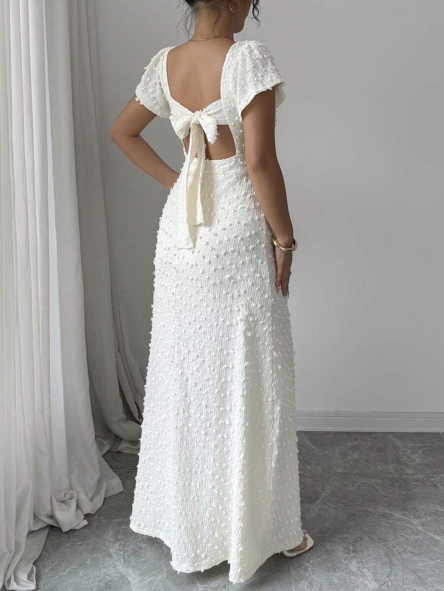 Experience the breathtaking fusion of romantic heritage and sharp, modern architectural tailoring. This stunning bowknot-accented ensemble is meticulously designed for the woman who values a high-fashion, "quiet luxury" approach to seasonal dressing—the ultimate centerpiece for prestigious coastal retreats, exclusive candlelit soirées, and high-authority summer dates.