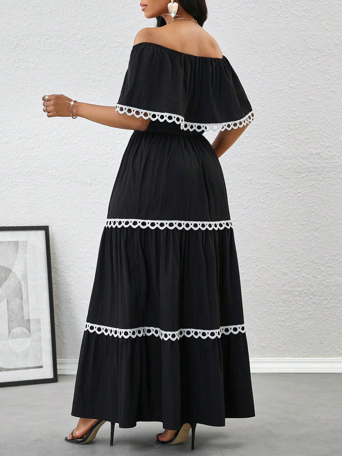 Add a pop of color to your wardrobe with our Chic Color Block Off-Shoulder Dress. Its trendy off-shoulder design and delicate lace trim make it a must-have for any fashion-forward woman. Stay stylish and playful in this unique piece!