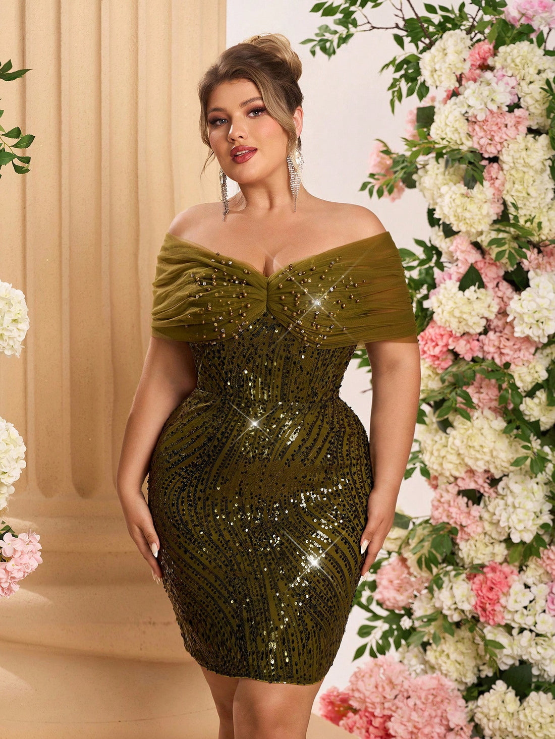 Turn heads in this playful plus size green bodycon mini skirt, sparkling with sequins and a charming bow detail. Perfect for weddings, parties, or holiday celebrations, it combines comfort with a touch of glam to keep you dancing all night long.