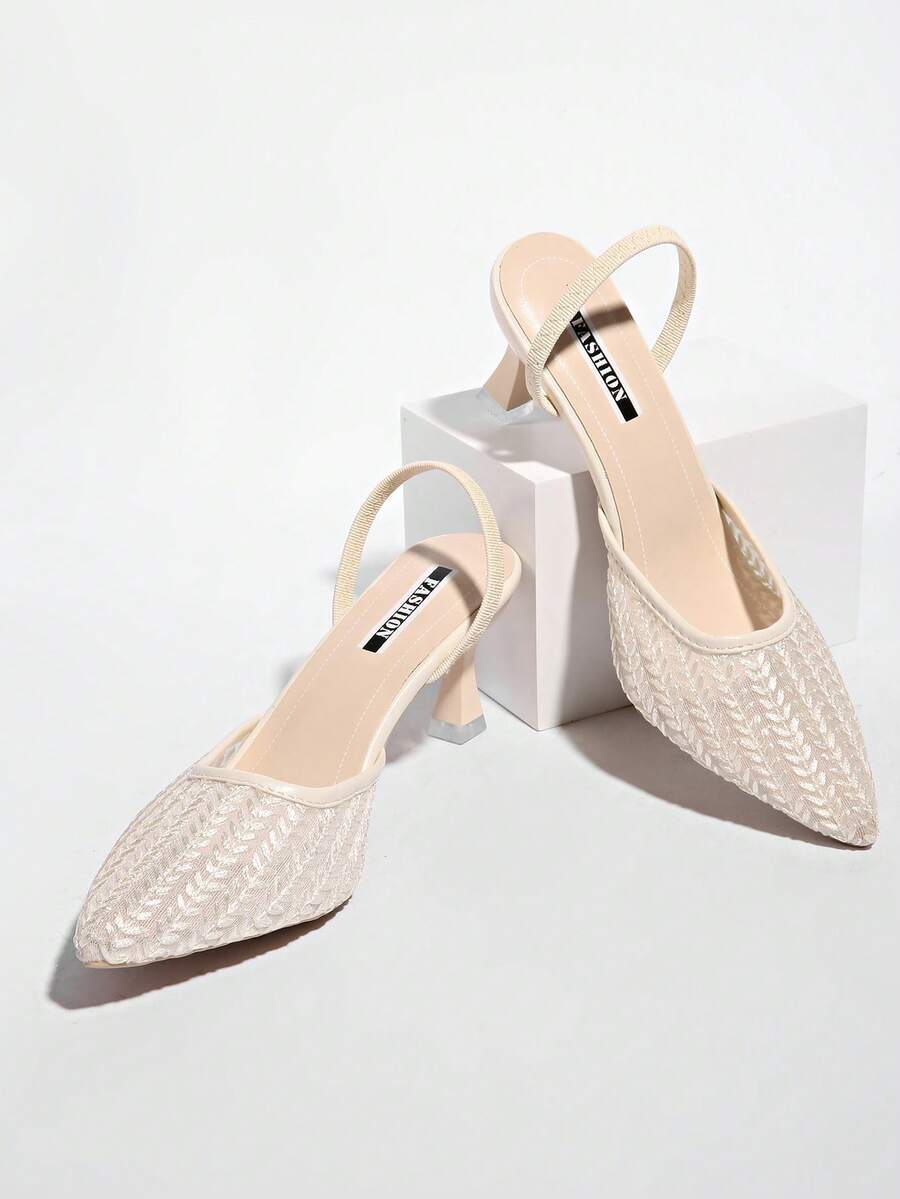 Experience the breathtaking fusion of bridal heritage and sharp, modern architectural tailoring. This stunning lace-embroidered shoe is meticulously designed for the woman who values a high-fashion, "quiet luxury" approach to seasonal dressing—the ultimate centerpiece for prestigious wedding retreats, exclusive garden soirées, and high-authority spring outings.