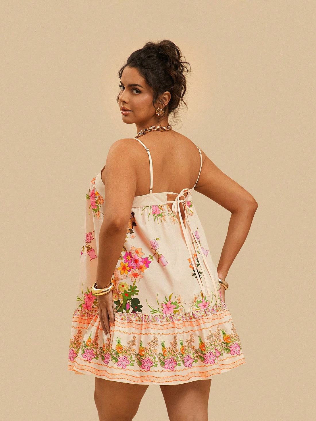 Step into sunny days with this Chic Plus-Size Floral Cami Dress, designed to keep you cool and stylish all summer long. Its breezy fabric and vibrant floral print bring vacation vibes wherever you go, while the flattering cami cut offers comfort and confidence. Perfect for beach strolls or casual brunches, this dress makes effortless summer style a breeze.