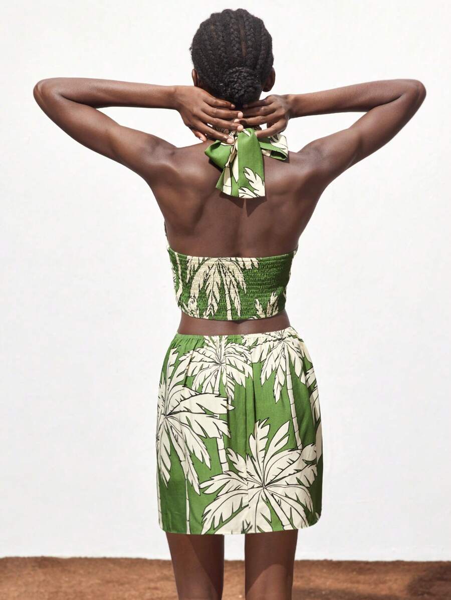 Step into effortless style with this Elegant Minimalist Tropical Print Halter Neck Dress. Perfectly balanced for workdays, weddings, or a chic everyday look, its breezy tropical print adds a fun pop of color while the halter neck keeps things sophisticated. Float through your day with comfort and charm—who says you can’t have it all?