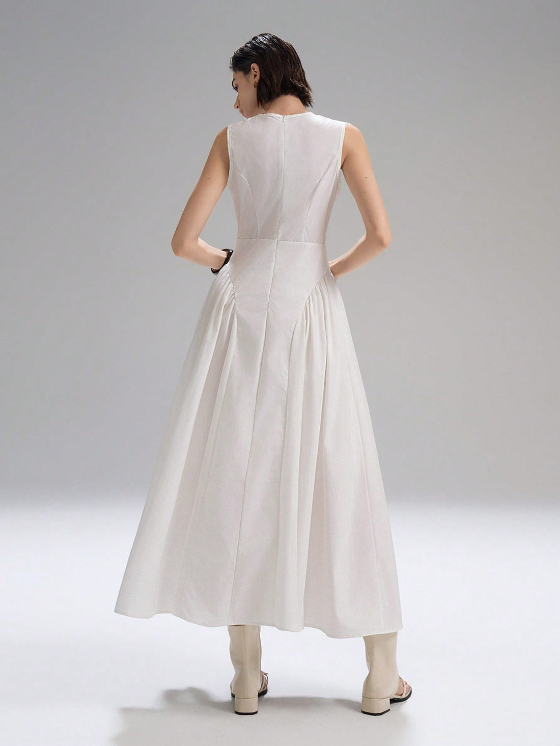 Step into effortless style with this Elegant Solid Color Sleeveless Long Dress. Its sleek, flowing design makes it perfect for everything from casual brunches to evening soirees. Lightweight and comfortable, this versatile dress lets you play with accessories to match your mood and occasion. Embrace a wardrobe staple that’s as fun as it is fabulous!