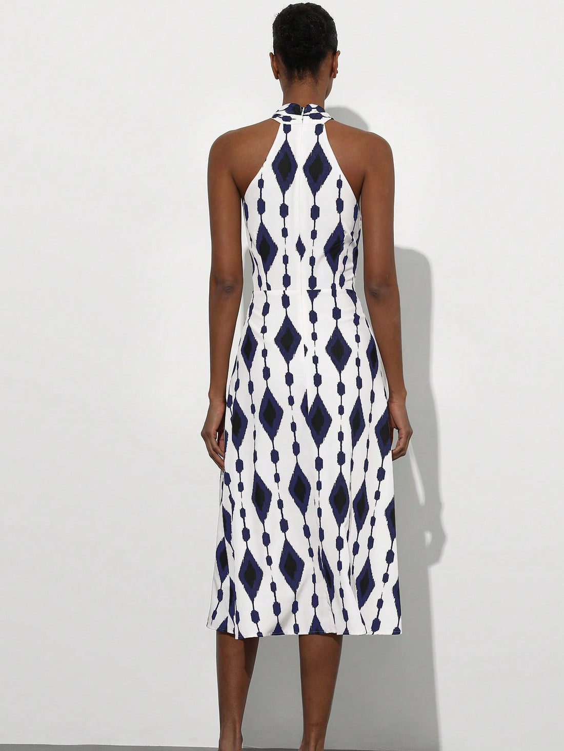 Step into timeless charm with this Elegant Vintage Sleeveless Dress. Its fitted waist flatters your silhouette, while the classic design adds a playful twist to any occasion. Perfect for those who love a touch of retro flair with modern comfort.