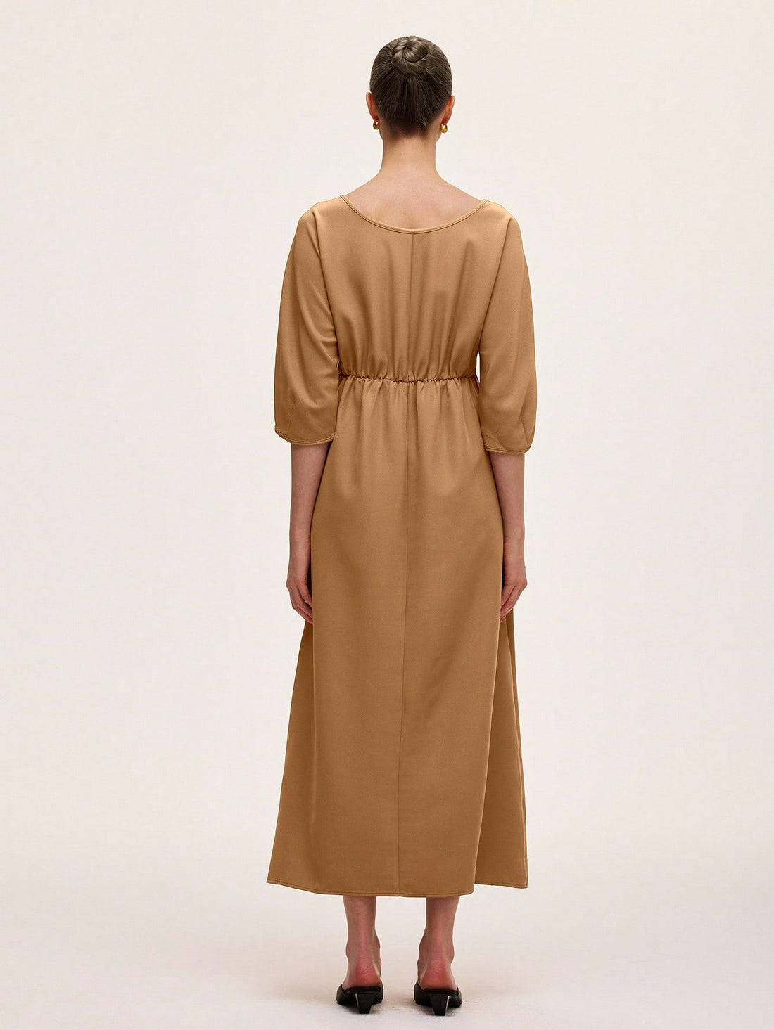 Step out in style with this playful green and brown puff sleeve dress featuring a charming square collar. Its unique color blend and voluminous sleeves add a fun twist to your wardrobe, making it perfect for effortless, eye-catching looks. Whether for brunch or a casual day out, this dress brings a fresh, flirty vibe to any occasion.