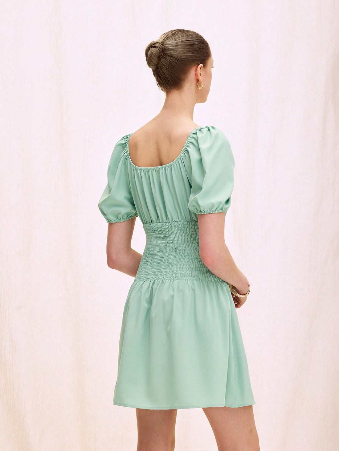 Light Green Puff Sleeve A-Line Dress with Square Neck and Elastic Waist Elevate your everyday wardrobe with this sophisticated light green dress, designed for both comfort and style. The structured square neckline creates a flattering silhouette, while voluminous puff sleeves add contemporary flair. An elastic waist provides a customizable fit that moves with your body, and the graceful A-line cut offers flattering proportions for various body types. Perfect for casual outings, brunch, or weekend gatherings