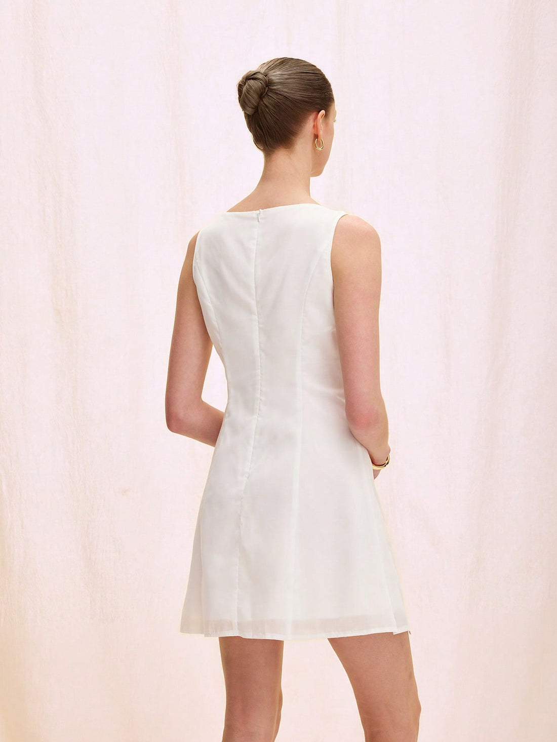 Step into charm with this Elegant White Dress featuring a flirty square neckline and delicate lace trim. Its sleeveless design keeps things breezy and fun, perfect for twirling through sunny days or sparkling at evening soirees. Embrace your feminine side with a dress that’s as playful as you are!