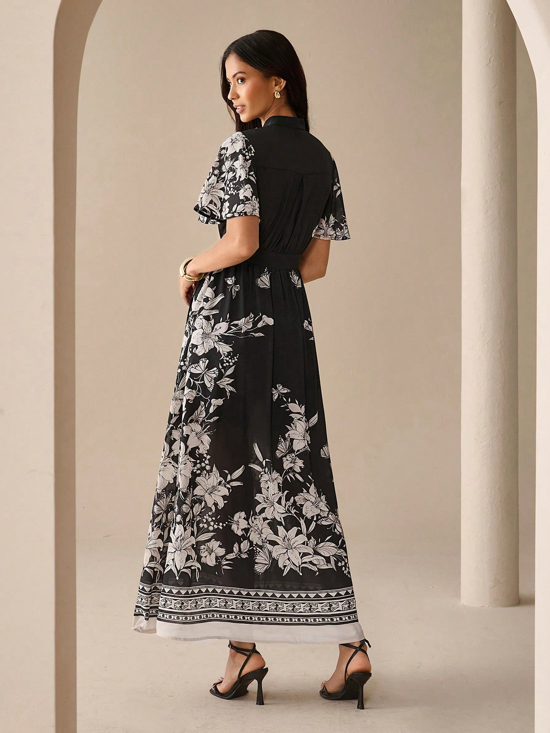 Step into summer with this playful floral print maxi dress, featuring a chic notched neck and button-front design. Its flowing silhouette keeps you cool and comfortable, perfect for sunny outings or garden parties. Embrace effortless style and let your vibrant personality bloom wherever you go.
