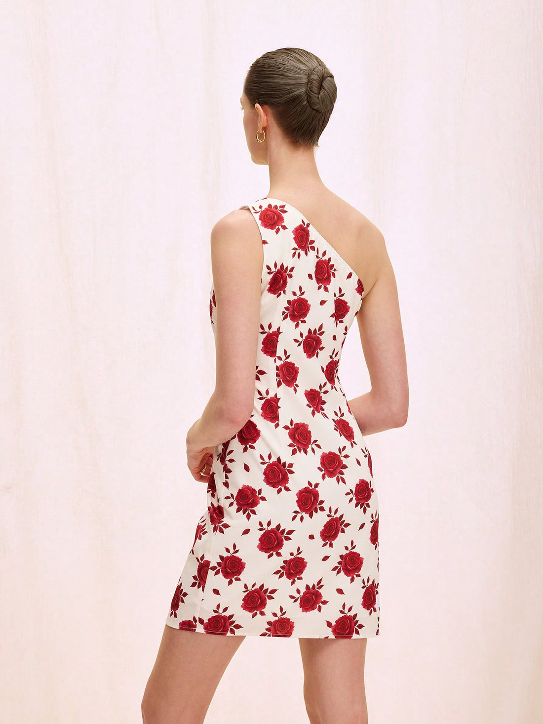 Step into timeless charm with this chic vintage floral print dress in a lively green hue. Perfect for turning heads, its playful pattern and elegant cut make every day feel like a special occasion. Embrace your unique style and let this dress be your go-to for effortless, fun fashion statements.