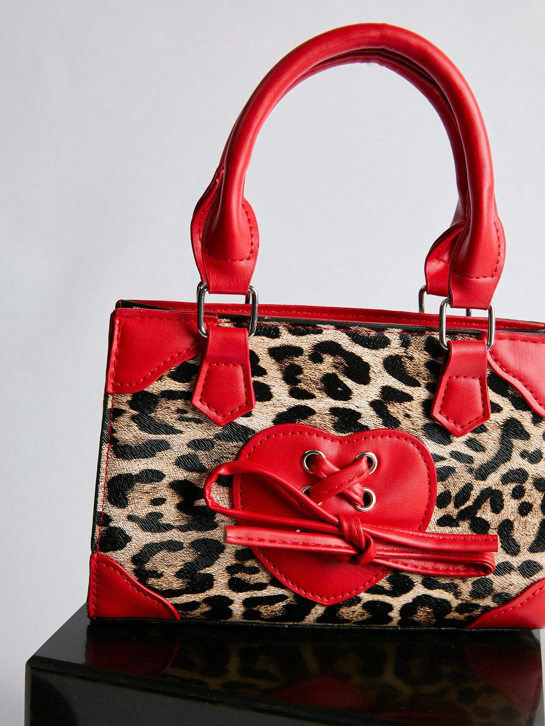 Add a pop of wild charm to any outfit with this Chic Vintage Mini Leopard Print Bow Handbag. Its playful bow detail and compact size make it ideal for shopping sprees, lively parties, or everyday adventures. Carry your essentials in style while turning heads wherever you go!