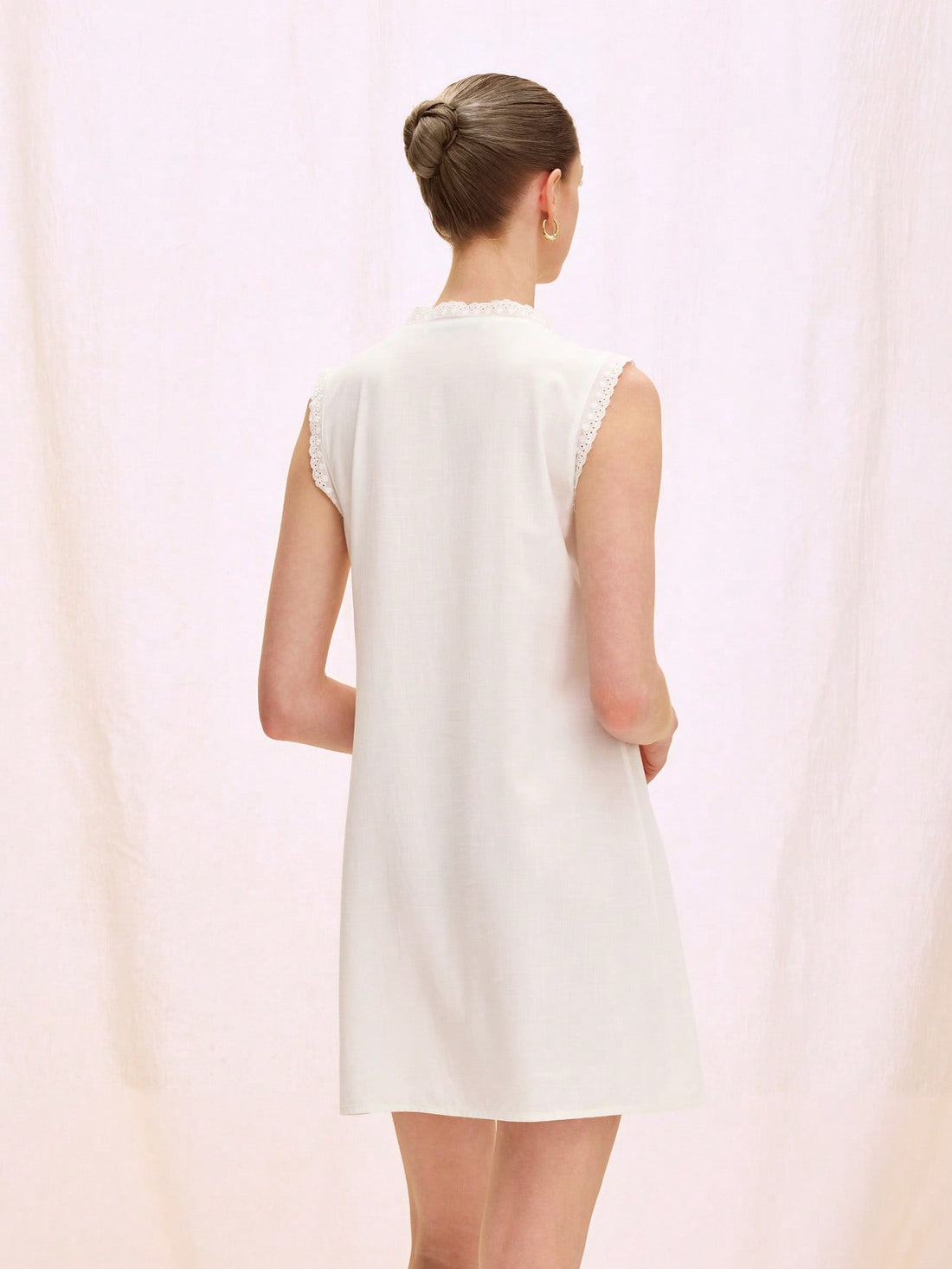 Step out in style with this playful yet elegant loose dress designed for casual comfort. Featuring delicate lace patchwork and charming pleated details, its solid color makes it easy to mix and match for any occasion. Perfect for those who love a touch of whimsy with their everyday look!