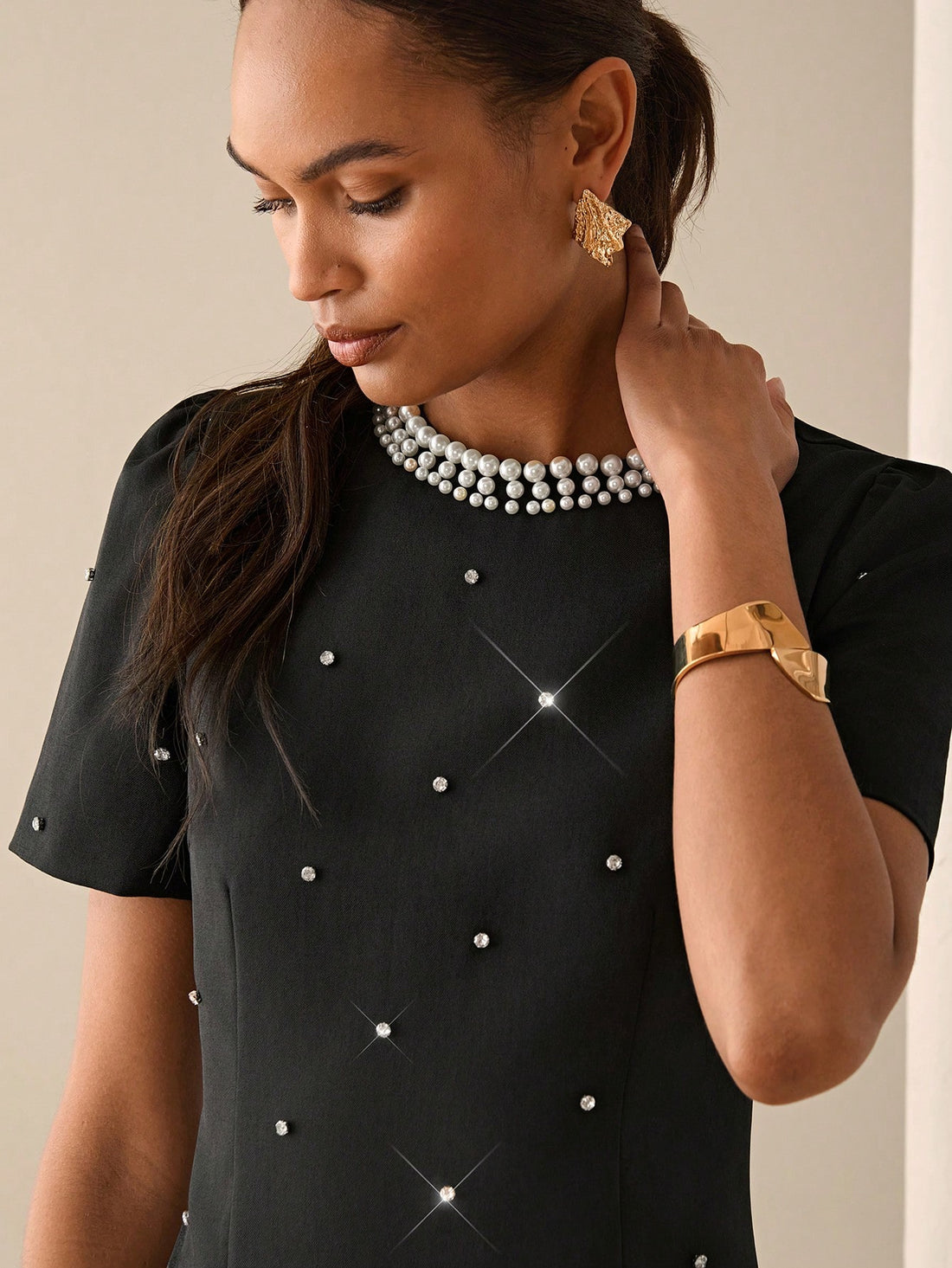 Turn heads effortlessly with this Elegant Pearl Beaded Rhinestone Mini Dress, perfect for city adventures and dazzling nights out. Its sparkling rhinestones and delicate pearl beads add a touch of glamour, while the mini length keeps it flirty and fun. Whether you're exploring urban streets or hitting the dance floor, this dress combines chic style with playful charm.