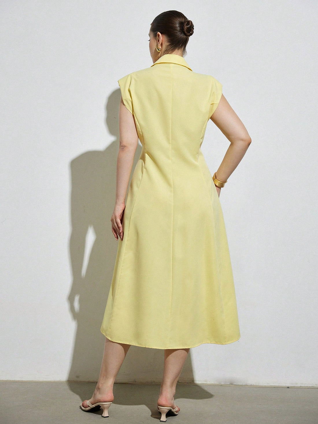 Brighten your summer wardrobe with this chic plus-size pale yellow sleeveless A-line dress. Featuring stylish shoulder pads, it adds a fun, structured flair while keeping you cool and comfortable. Perfect for sunny days and playful outings, this dress combines flattering shape with effortless charm.