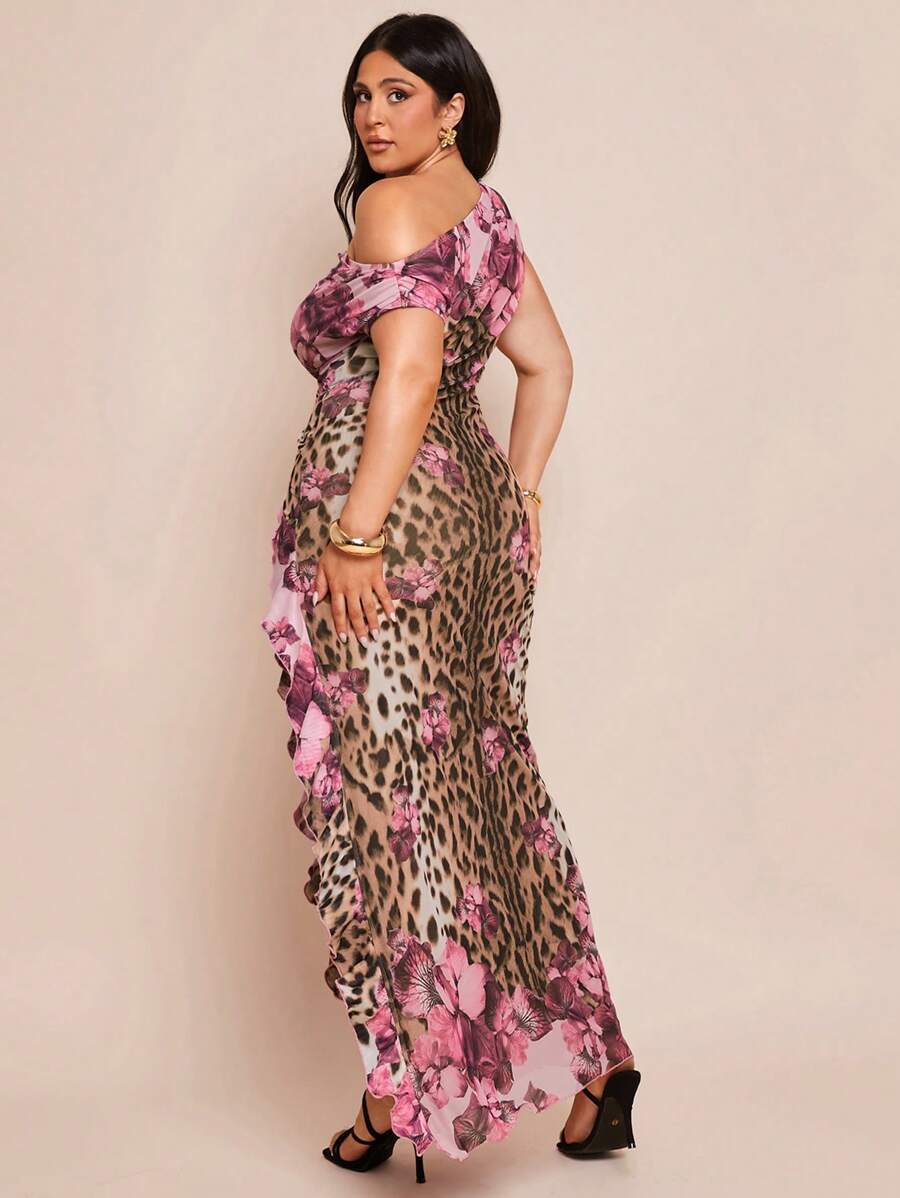 Step into the spotlight with this playful plus-size dress featuring an asymmetric neckline and a daring high slit. The bold leopard and floral print adds a wild yet feminine touch, making it the ultimate birthday outfit to show off your confidence and style. Perfect for celebrating you in bold, beautiful fashion.