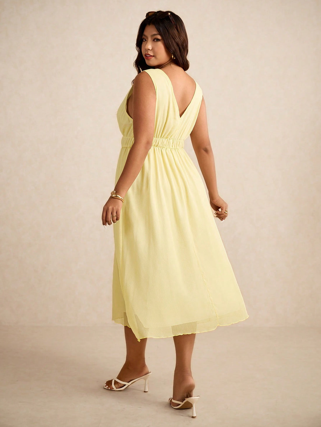 Brighten your summer getaways with this playful plus size yellow midi dress. Its flowy, sleeveless design and flattering V-neckline create a breezy, comfortable look that moves with you. The A-line silhouette adds a touch of effortless elegance, perfect for sunny days and warm evenings. Embrace effortless style and feel fantastic wherever your vacation takes you!