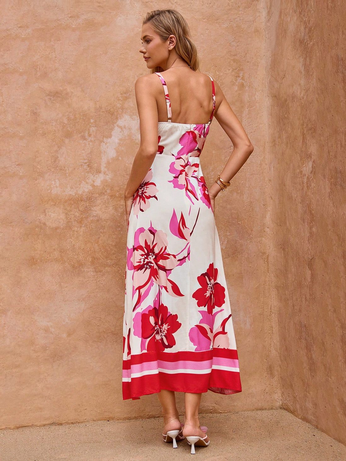 Step into sunshine with this Elegant Floral Print Sleeveless Dress, designed to brighten your summer days. Its breezy fit and vibrant floral pattern make it a charming choice for Mother's Day brunches, Sunday church, or graduation celebrations. Feel effortlessly stylish and ready to twirl through every special moment!