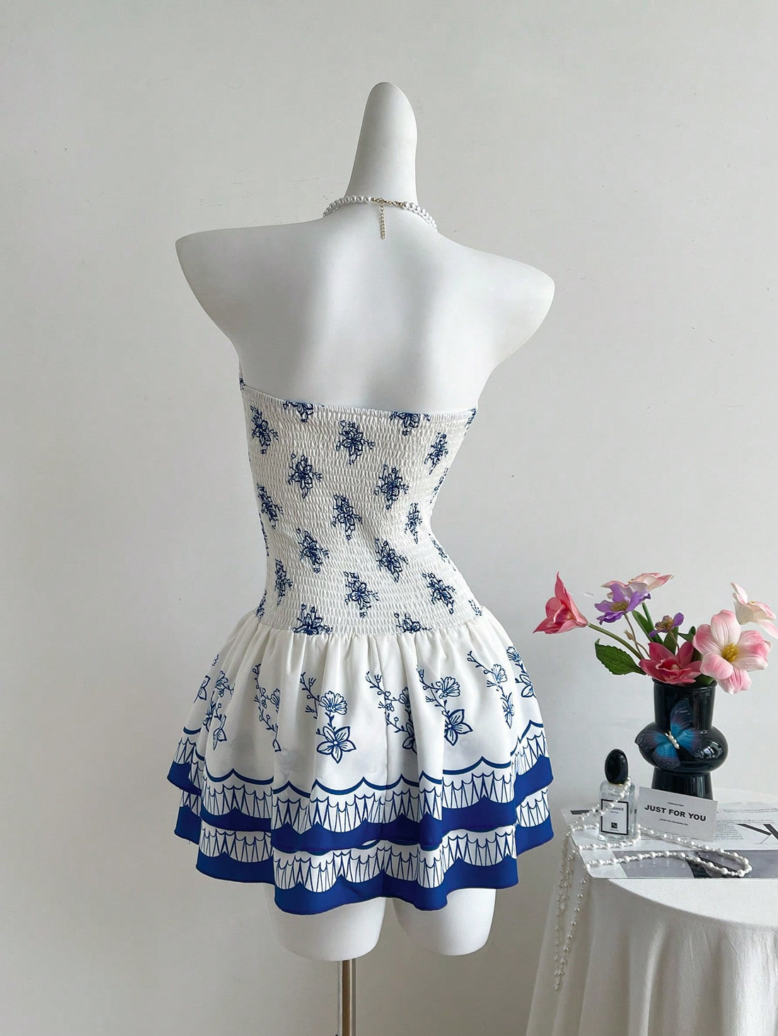 Turn heads on your next getaway with this Elegant Floral Print Bandeau Bodycon Dress. Its figure-hugging silhouette and vibrant floral pattern bring a fun, flirty vibe perfect for sunny days and warm nights. Easy to slip on and style, this dress is your go-to for effortless vacation chic.