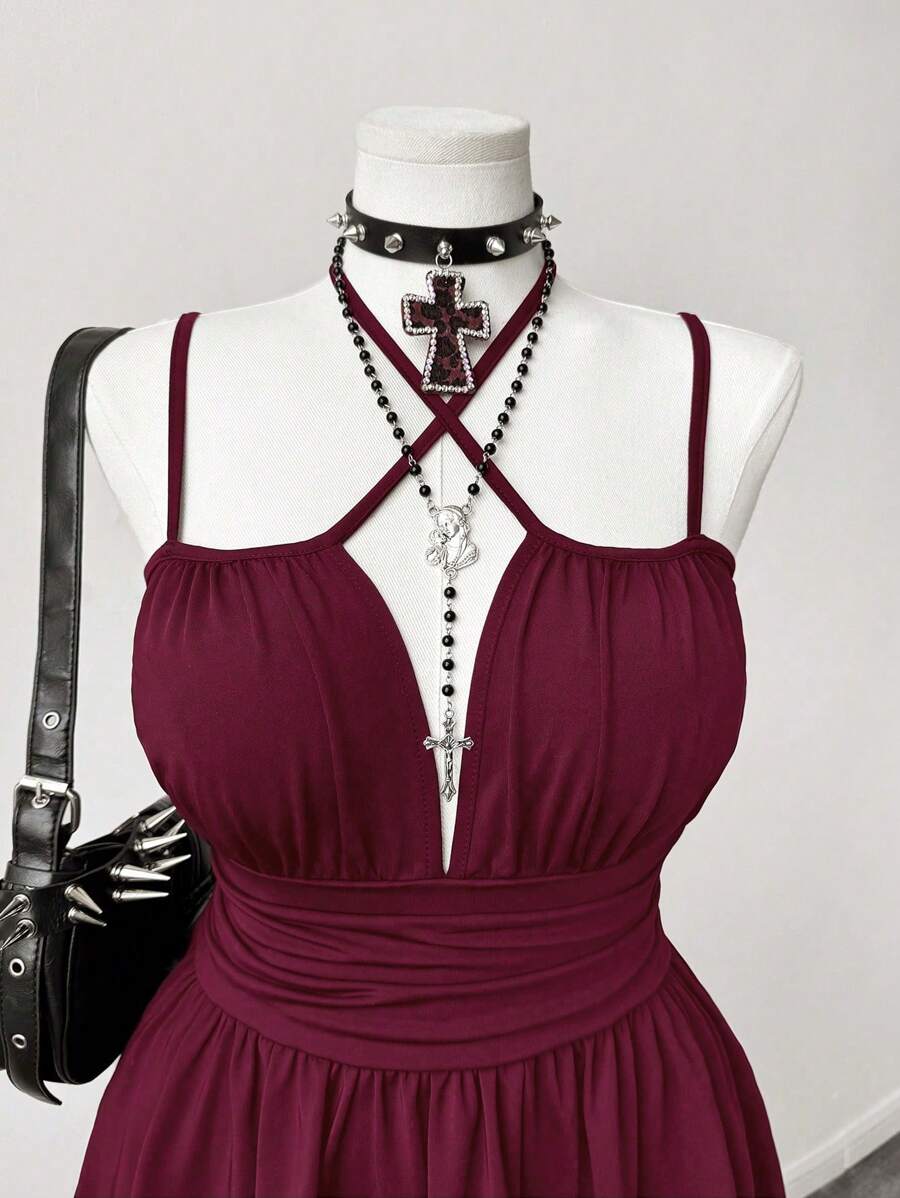 Experience the breathtaking fusion of heritage artisanal artistry and sharp, modern architectural tailoring. This stunning lace-patchwork ensemble is meticulously designed for the woman who values a high-fashion, "quiet luxury" approach to seasonal dressing—the ultimate centerpiece for prestigious evening retreats, exclusive garden soirées, and high-authority spring and summer events.