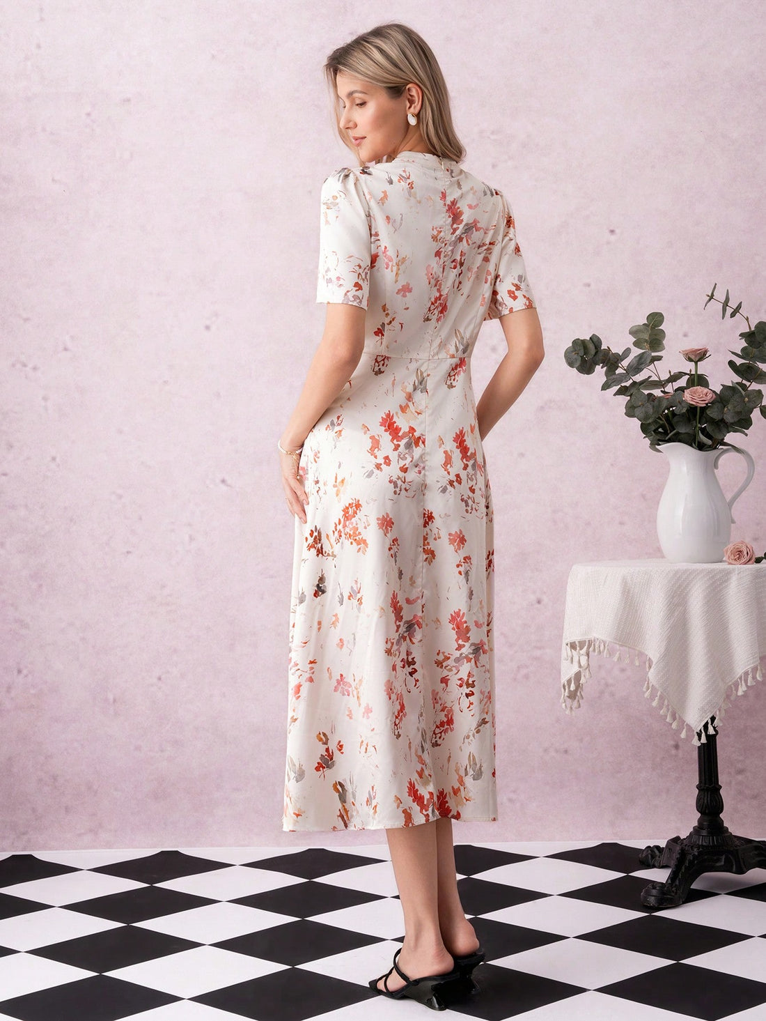 Step into the charm of autumn with this Elegant Floral Lace Patchwork Dress. Its delicate lace details and vibrant patchwork create a whimsical look that’s perfect for garden strolls, tea parties, or making a stylish debut at school events. Light, playful, and effortlessly chic, it brings a touch of seasonal magic to your wardrobe.