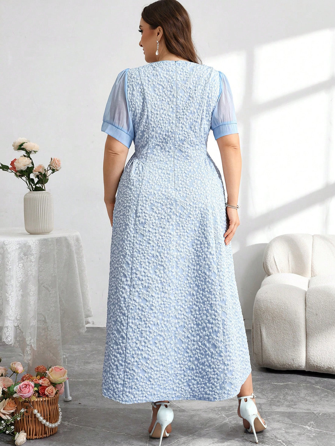 Flaunt your curves in this head-turning floral intarsia dress! The square neckline frames your décolletage beautifully, while playful puff sleeves add a touch of drama. Designed specifically for plus-size figures, this elegant piece celebrates your shape with a flattering silhouette that's ready for everything from garden parties to dinner dates. Prepare for compliments!