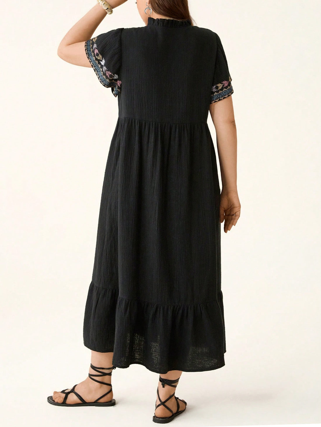 Celebrate sunny days and special moments in this Plus Size Black Floral Embroidery Casual Dress. Its charming floral details add a touch of whimsy, making it a delightful choice for Mother’s Day brunches or carefree summer getaways. Comfortable and flattering, it’s designed to keep you feeling fabulous while you soak up the season’s best vibes.