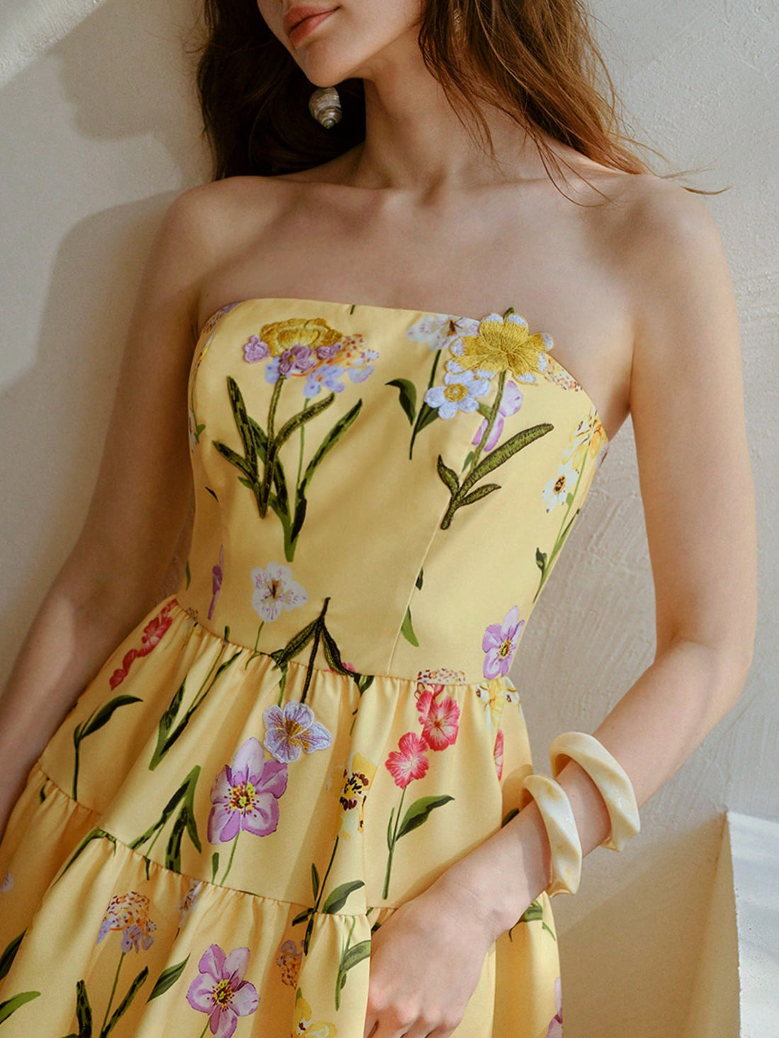 Turn heads with this Elegant Embroidery Ruffle Hem Strapless Dress, designed to bring effortless chic to your wardrobe. The delicate embroidery adds a touch of artistry, while the playful ruffle hem dances with every step. Perfect for sunny days or evening soirees, this strapless dress combines comfort and style for a look that’s both fun and fabulous.