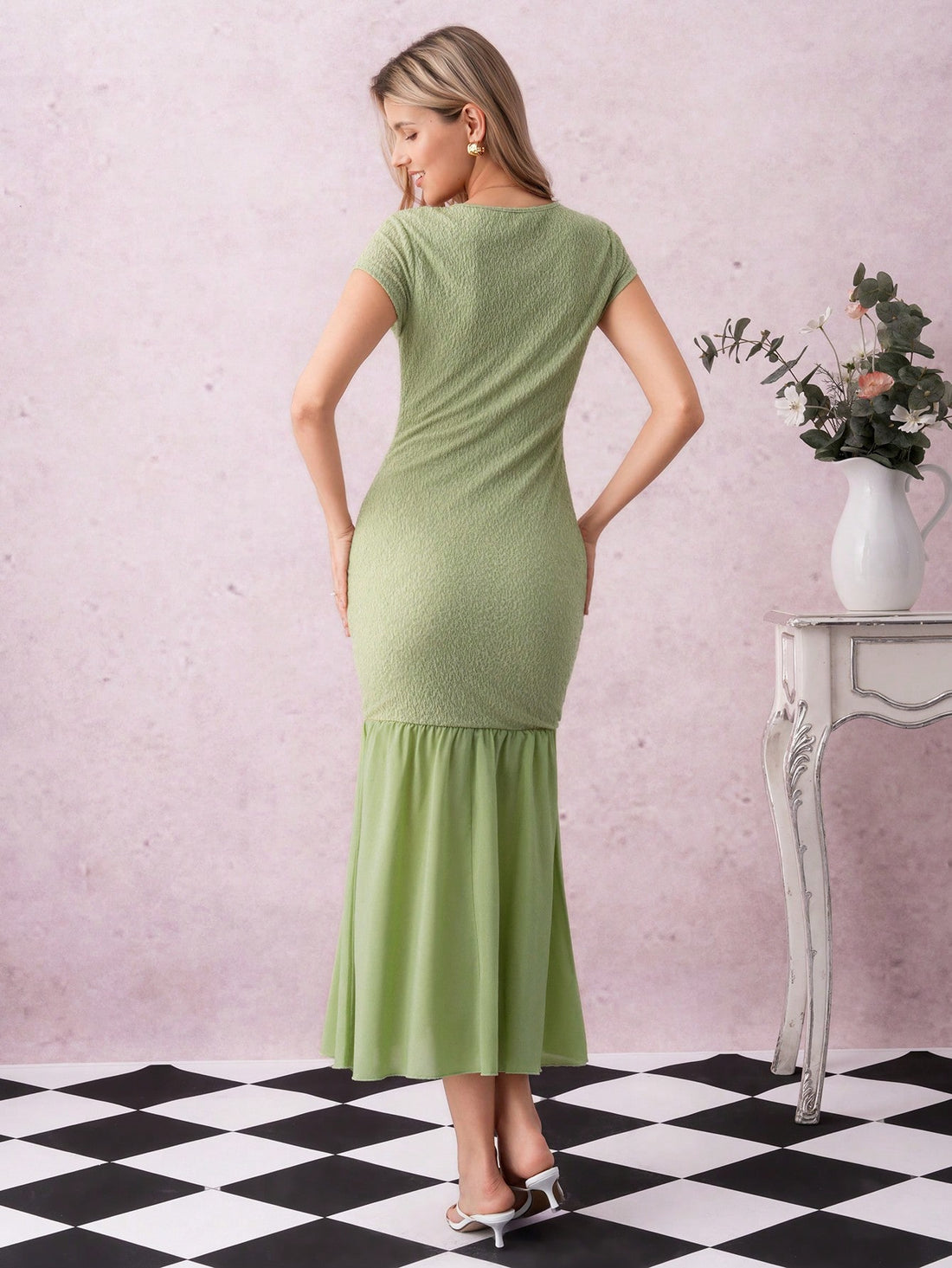 Step out in style with this trendy women's dress featuring a playful textured knit and unique patchwork hem. Perfect for both casual hangouts and special occasions, it combines comfort with eye-catching detail, making every moment feel effortlessly chic. Whether you're brunching or dancing the night away, this dress is your go-to for fun, flirty fashion with a twist.