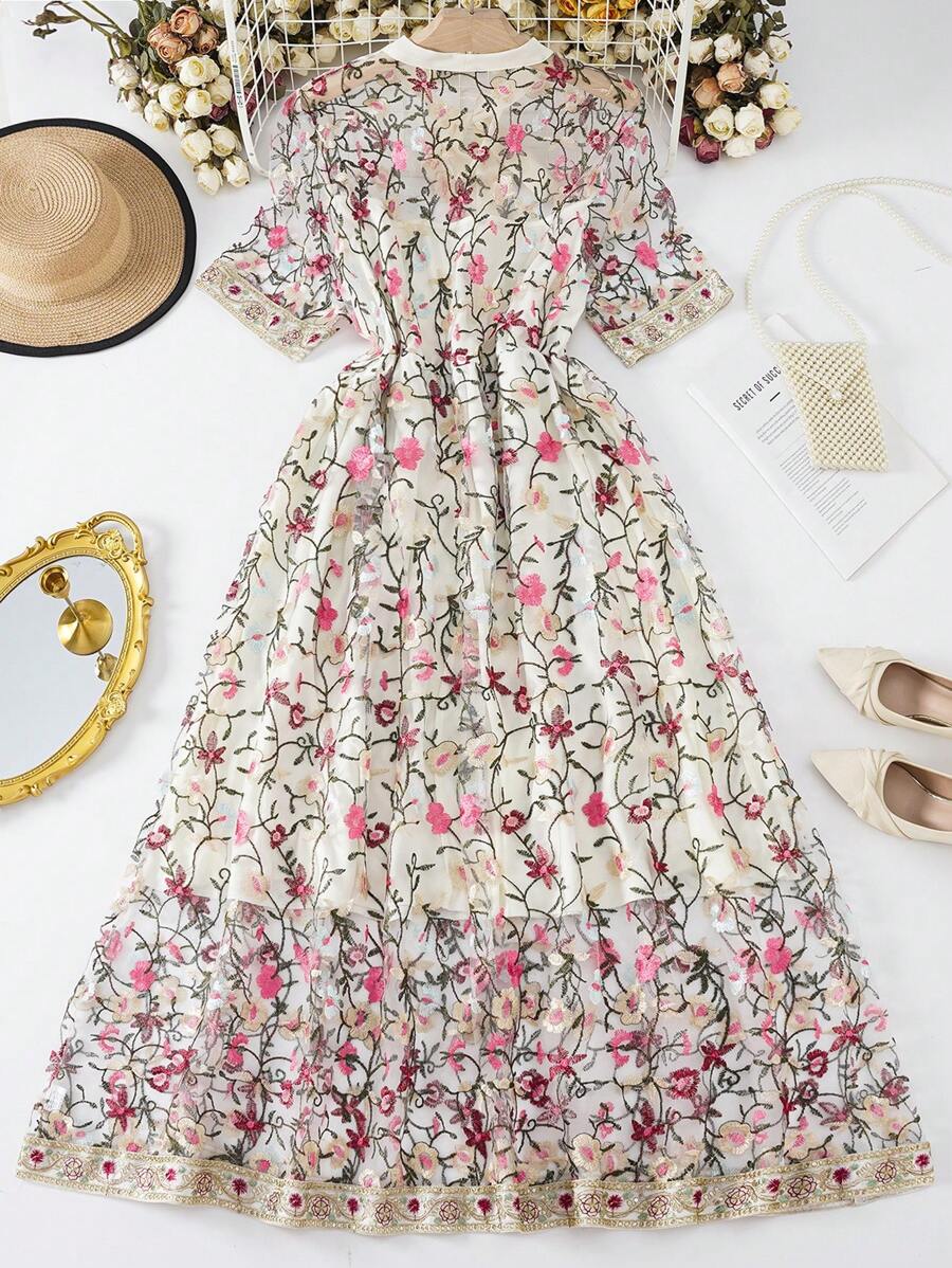 Step into summer with flair in this Elegant Plus-Size Black Lace Embroidered Retro Dress. Its delicate lace and vintage-inspired embroidery bring timeless charm, while the flattering fit celebrates your curves with confidence. Perfect for sunny days or special occasions, this dress adds a playful touch of elegance to your wardrobe.