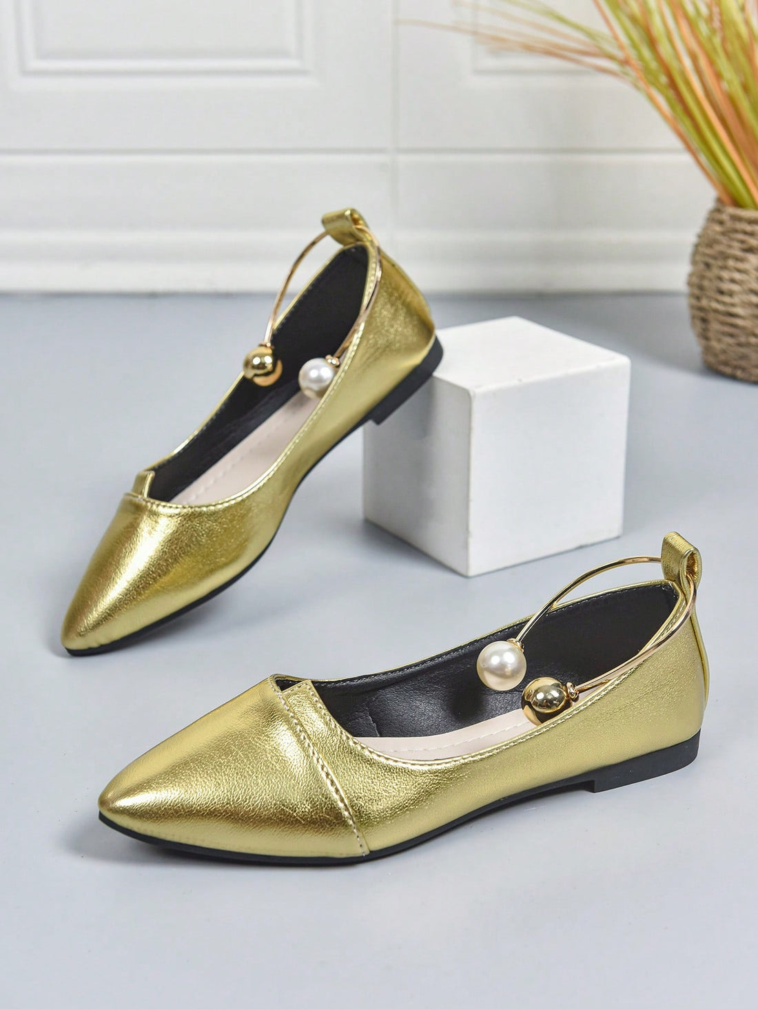 Step out in style with these elegant pointed-toe flats, featuring a charming metallic pearl anklet that adds a playful sparkle to every step. Available in shimmering gold and silver, these versatile shoes blend classic Chinese-inspired design with modern flair, perfect for dressing up or down. Comfortable and eye-catching, they’re your new go-to for effortless chic wherever you wander.