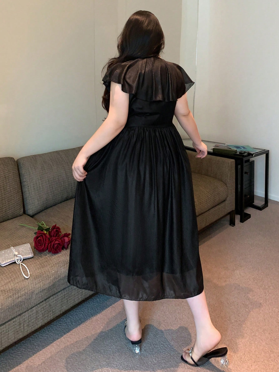 Turn heads this summer with this playful plus size black chiffon dress! Lightweight chiffon and a ruffle collar add flirty charm, while the cinched waist flatters your curves perfectly. Short sleeves keep you cool and comfy, making it your go-to for sunny days and breezy nights.