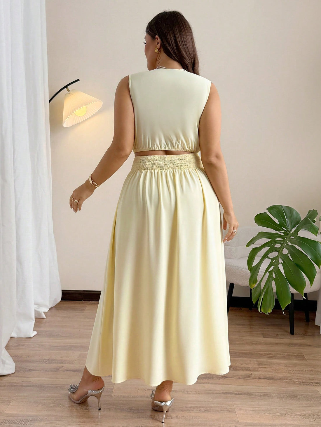 Turn heads on your getaway with this playful plus size V-neck maxi dress. The crisscross waist highlights your silhouette, while the ruffle hem adds a flirty touch with every step. Effortlessly stylish, it’s the perfect dress for vacation days filled with fun and sunshine.